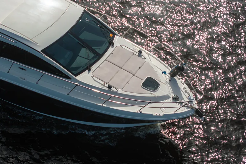 Slide: The Image of Sea Ray 400 SUNDANCER 2018 - 13