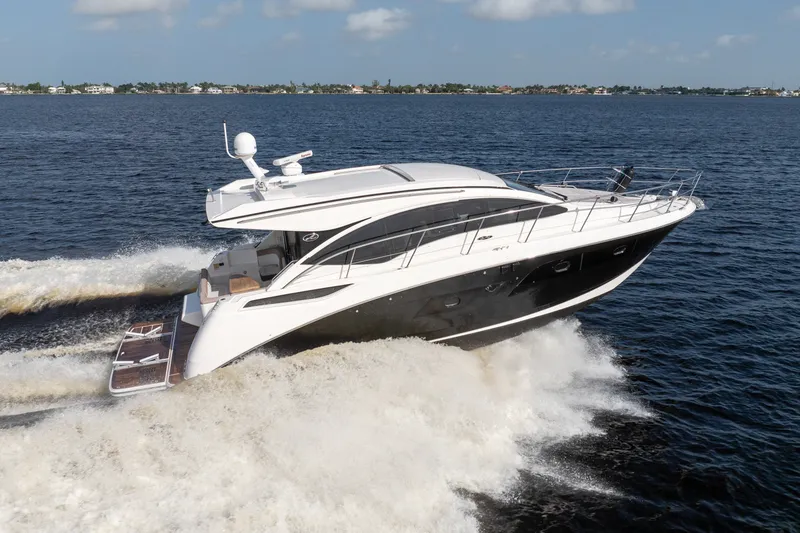 Slide: The Image of Sea Ray 400 SUNDANCER 2018 - 2