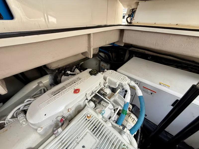 Slide: The Image of Sea Ray 400 SUNDANCER 2018 - 20