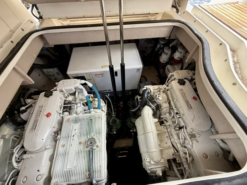 Slide: The Image of Sea Ray 400 SUNDANCER 2018 - 21