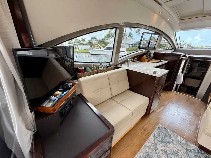 Slide: The Image of Sea Ray 400 SUNDANCER 2018 - 23