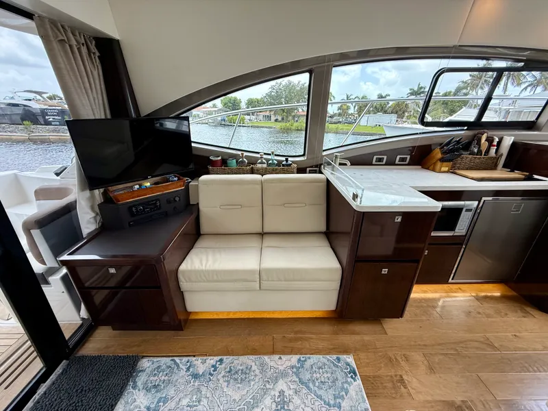 Slide: The Image of Sea Ray 400 SUNDANCER 2018 - 25
