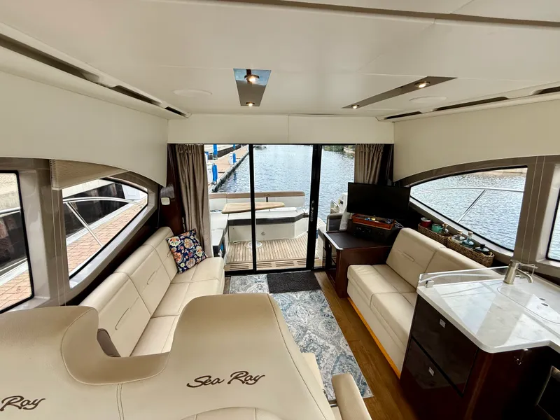 Slide: The Image of Sea Ray 400 SUNDANCER 2018 - 28