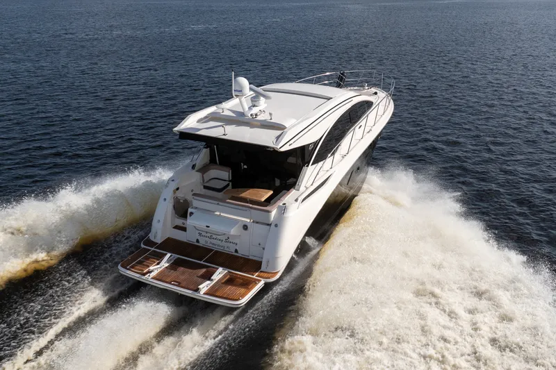 Slide: The Image of Sea Ray 400 SUNDANCER 2018 - 3