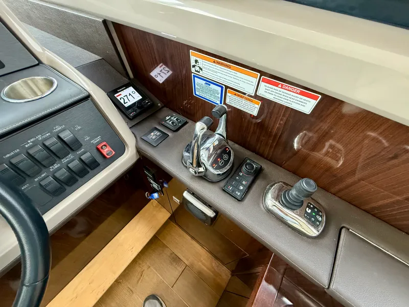 Slide: The Image of Sea Ray 400 SUNDANCER 2018 - 35