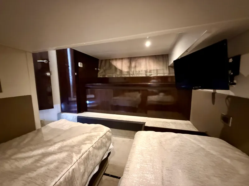 Slide: The Image of Sea Ray 400 SUNDANCER 2018 - 39