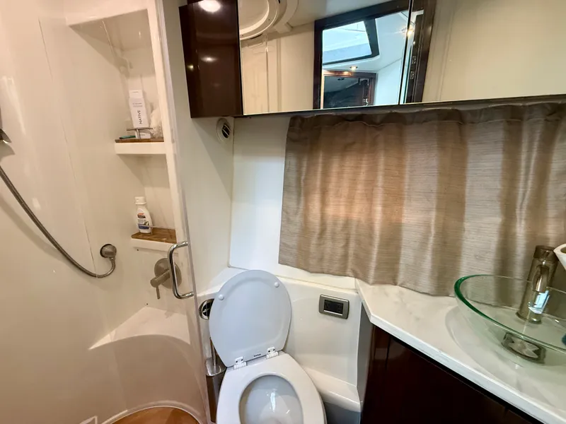 Slide: The Image of Sea Ray 400 SUNDANCER 2018 - 41
