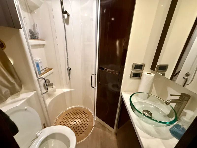 Slide: The Image of Sea Ray 400 SUNDANCER 2018 - 44