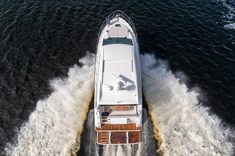 Slide: The Image of Sea Ray 400 SUNDANCER 2018 - 5