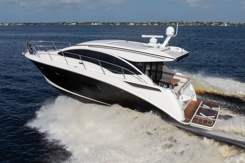 Slide: The Image of Sea Ray 400 SUNDANCER 2018 - 7