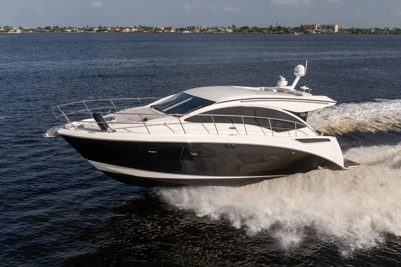 Slide: The Image of Sea Ray 400 SUNDANCER 2018 - 8