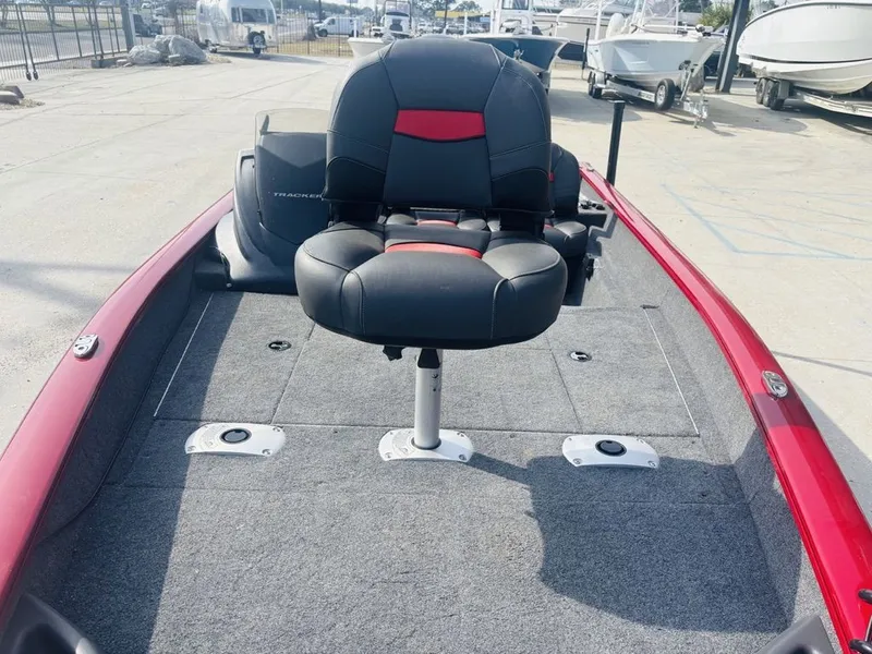 Slide: The Image of Tracker Pro Team 175 Crappie Edition 2025 - 14