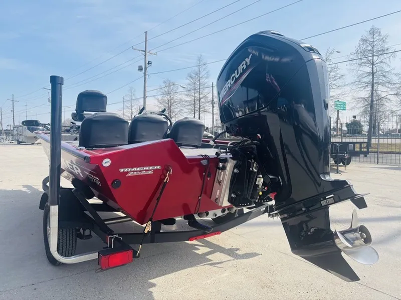 Slide: The Image of Tracker Pro Team 175 Crappie Edition 2025 - 20