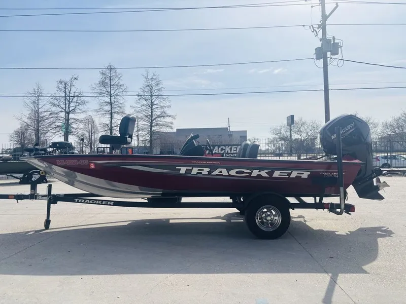 Slide: The Image of Tracker Pro Team 175 Crappie Edition 2025 - 6