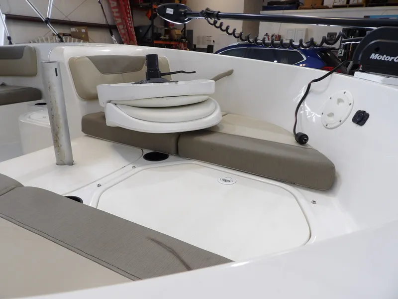 Slide: The Image of Bayliner Element 16 2017 - 14