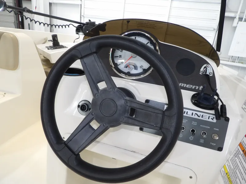 Slide: The Image of Bayliner Element 16 2017 - 20