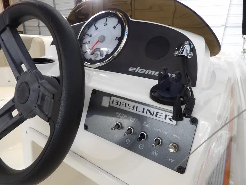 Slide: The Image of Bayliner Element 16 2017 - 22