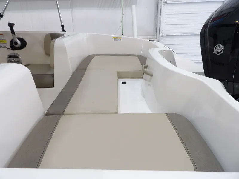 Slide: The Image of Bayliner Element 16 2017 - 23