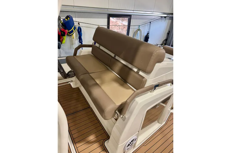 Slide: The Image of Helm Seat - 4