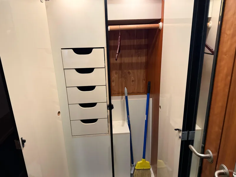 Slide: The Image of Meridian 490 Pilothouse 2003 - 64