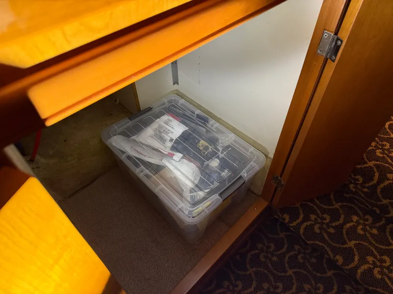 Slide: The Image of Meridian 490 Pilothouse 2003 - 72