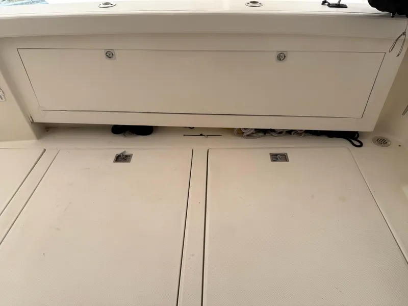 Slide: The Image of Meridian 490 Pilothouse 2003 - 81