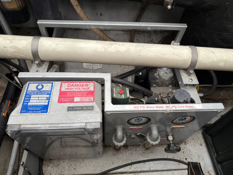 Slide: The Image of Meridian 490 Pilothouse 2003 - 83