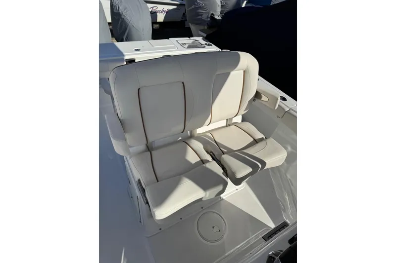 Slide: The Image of 2022 Sea Hunt Gamefish 27 Forward Seating with comfortable white boat seats. - 17