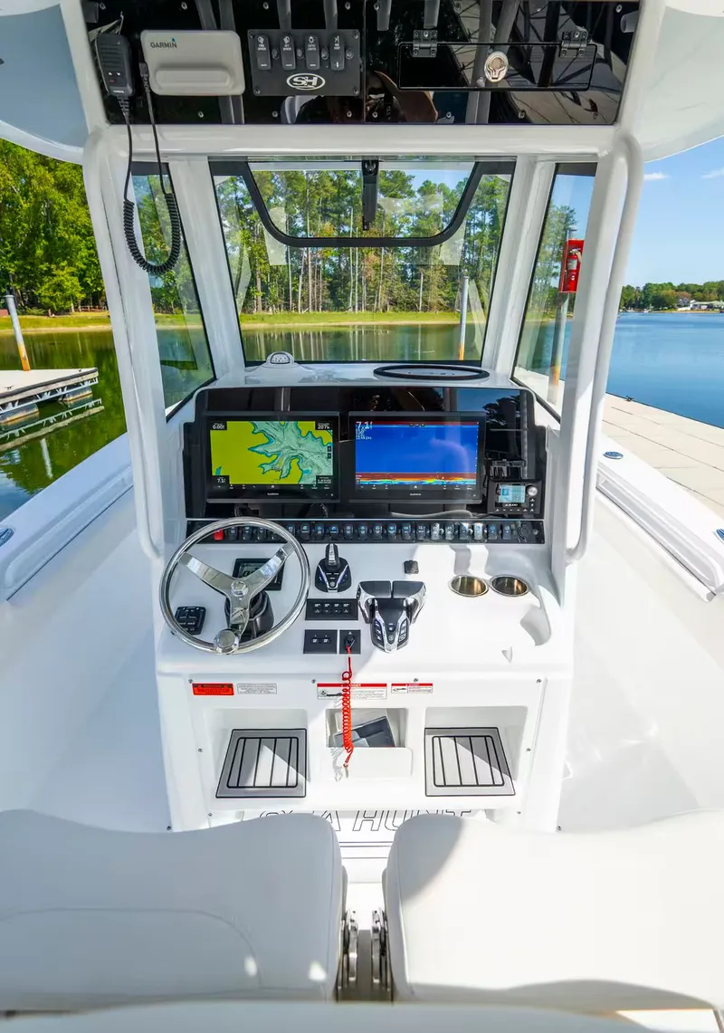 Slide: The Image of Sea Hunt Gamefish 28 Coffin Box 2027 - 12