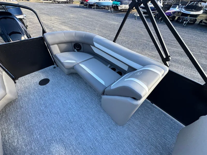 Slide: The Image of Premier 220 Sunscape RF 2026 - 19