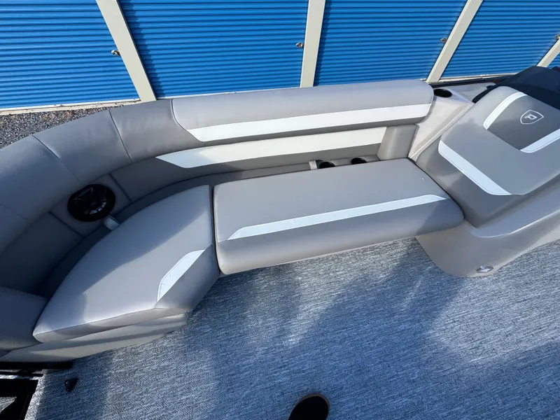 Slide: The Image of Premier 220 Sunscape RF 2026 - 18
