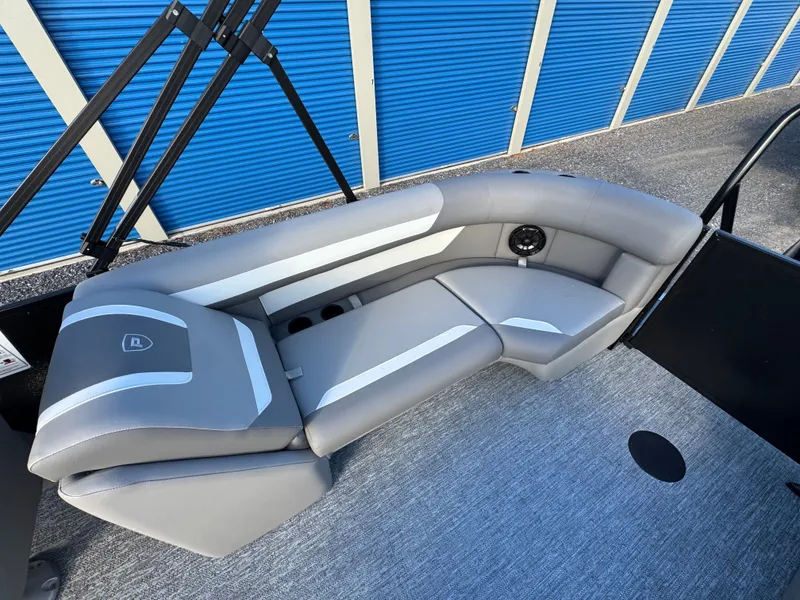 Slide: The Image of Premier 220 Sunscape RF 2026 - 30