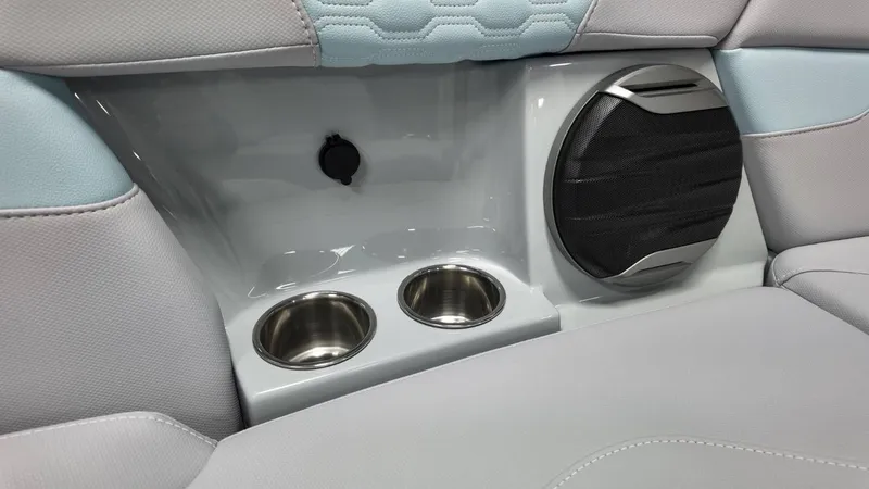 Slide: The Image of MasterCraft XT23 2026 - 13