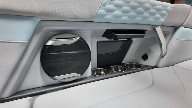 Slide: The Image of MasterCraft XT23 2026 - 36