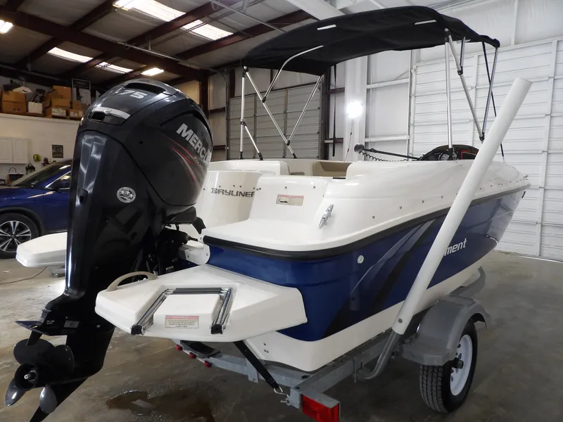 Slide: The Image of Bayliner Element 16 2017 - 10