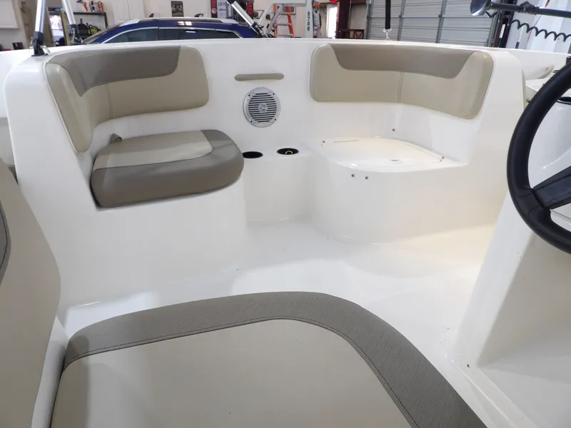 Slide: The Image of Bayliner Element 16 2017 - 16