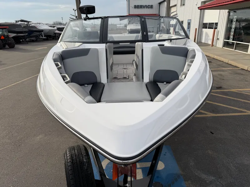 Slide: The Image of Malibu Wakesetter 22 LSV 2022 - 12