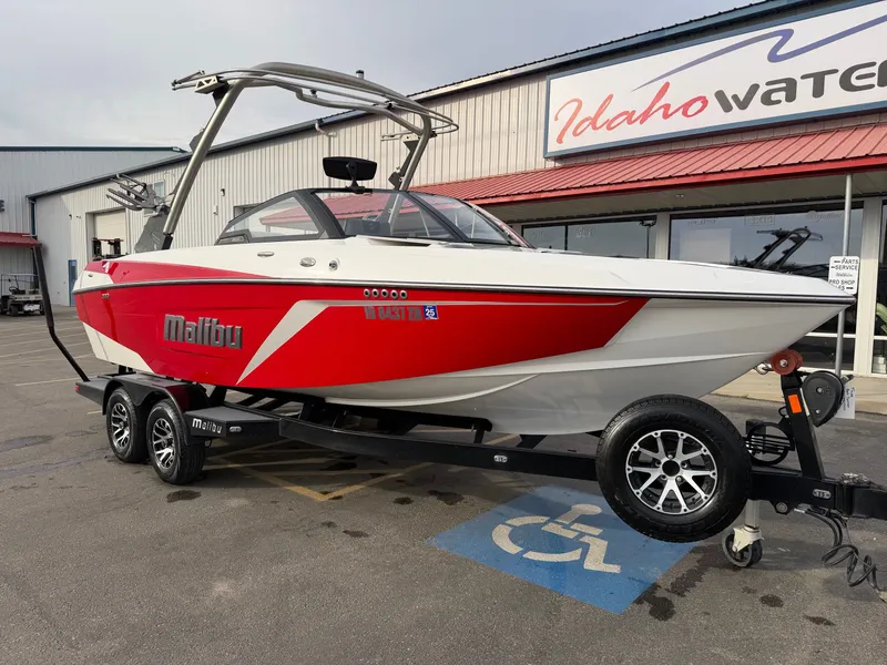 Slide: The Image of Malibu Wakesetter 22 LSV 2022 - 13