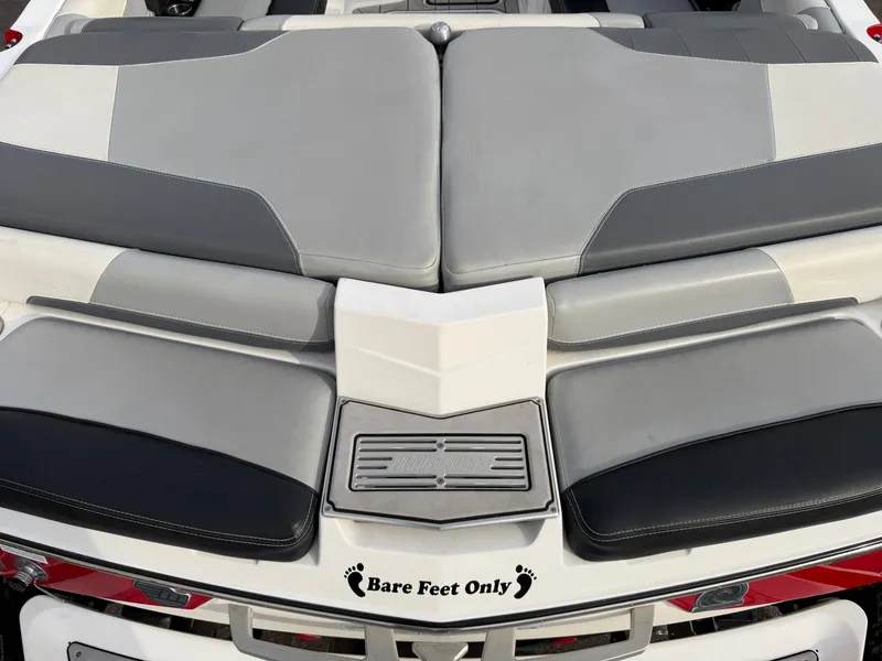 Slide: The Image of Malibu Wakesetter 22 LSV 2022 - 14