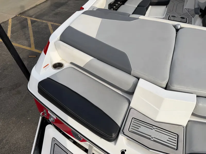 Slide: The Image of Malibu Wakesetter 22 LSV 2022 - 15