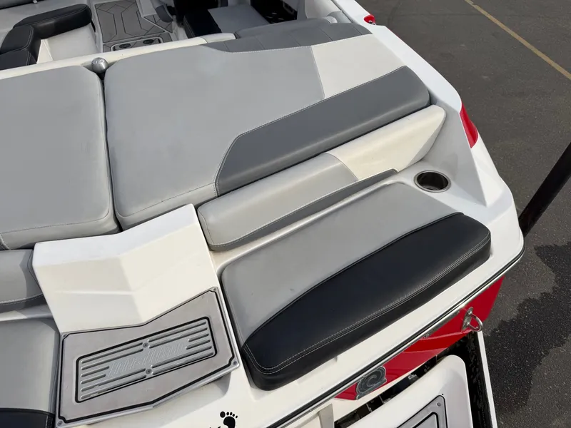 Slide: The Image of Malibu Wakesetter 22 LSV 2022 - 16