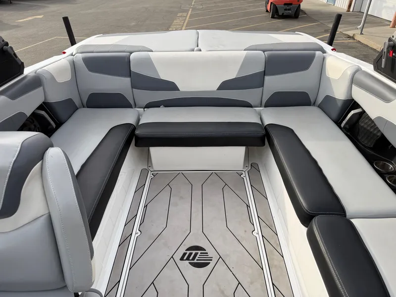 Slide: The Image of Malibu Wakesetter 22 LSV 2022 - 18
