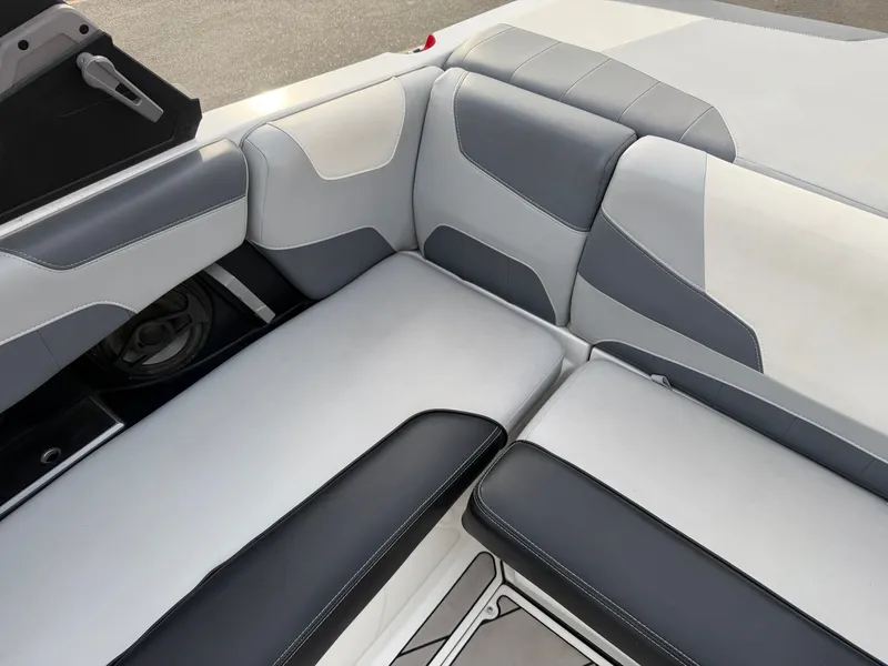 Slide: The Image of Malibu Wakesetter 22 LSV 2022 - 20