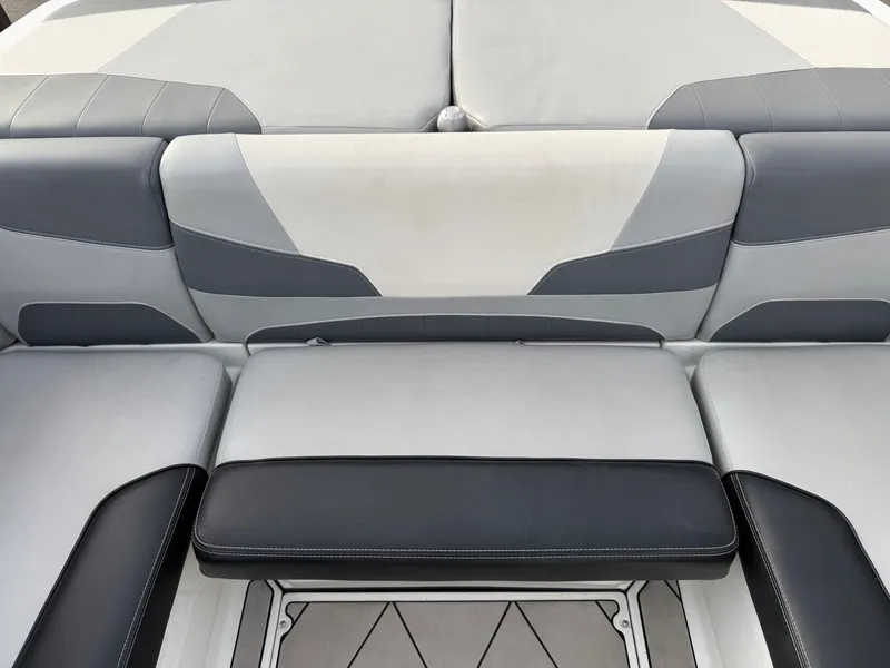 Slide: The Image of Malibu Wakesetter 22 LSV 2022 - 21