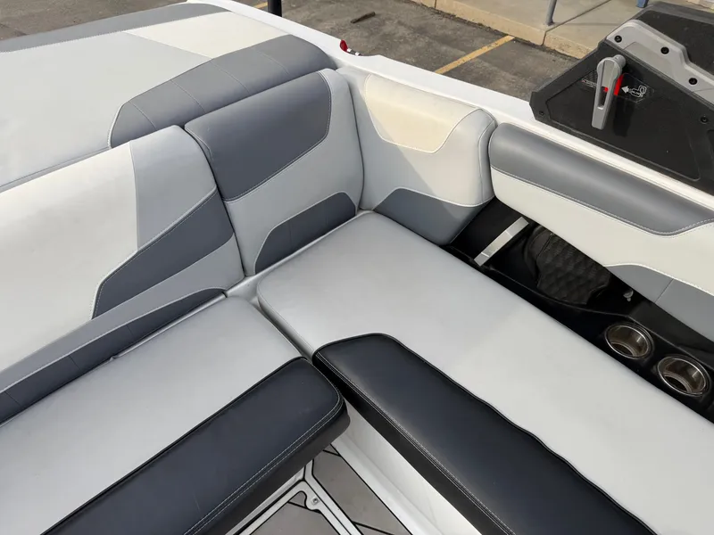 Slide: The Image of Malibu Wakesetter 22 LSV 2022 - 22