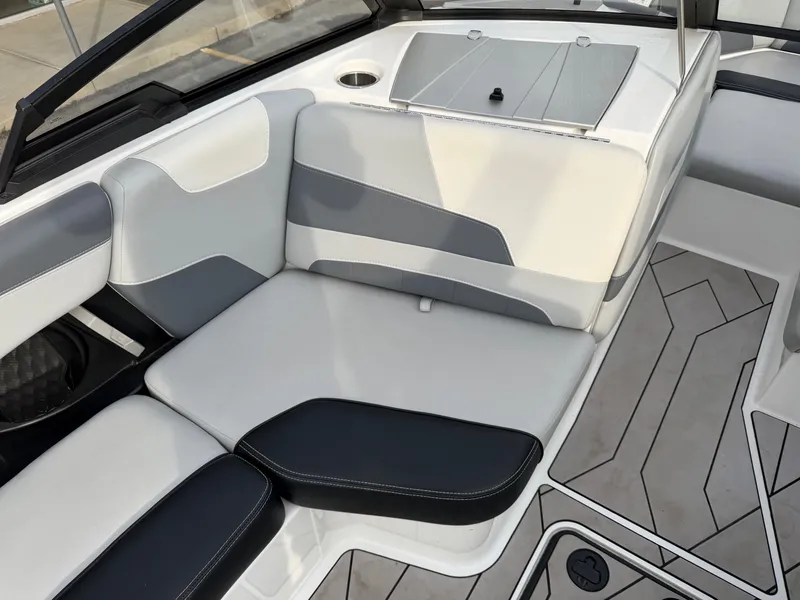 Slide: The Image of Malibu Wakesetter 22 LSV 2022 - 24