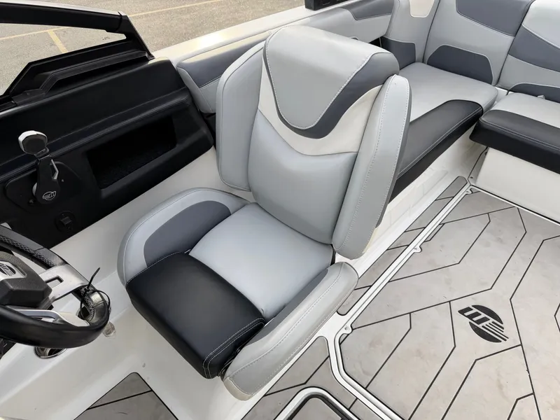 Slide: The Image of Malibu Wakesetter 22 LSV 2022 - 26