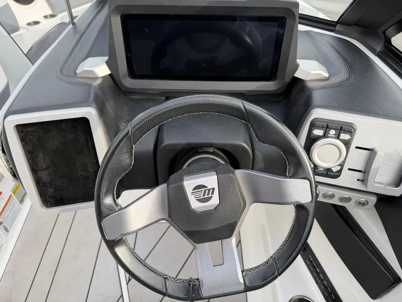 Slide: The Image of Malibu Wakesetter 22 LSV 2022 - 27