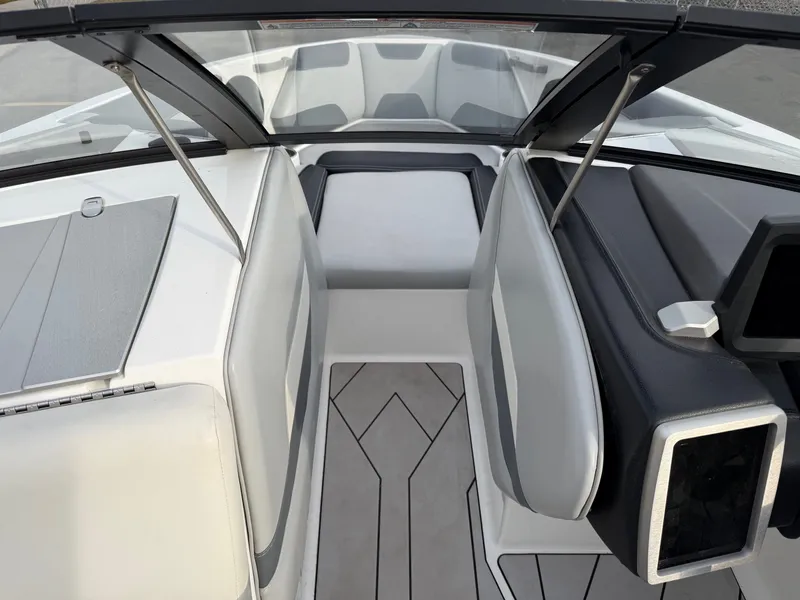 Slide: The Image of Malibu Wakesetter 22 LSV 2022 - 28