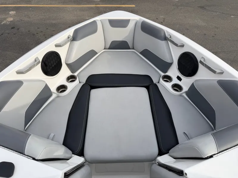 Slide: The Image of Malibu Wakesetter 22 LSV 2022 - 29